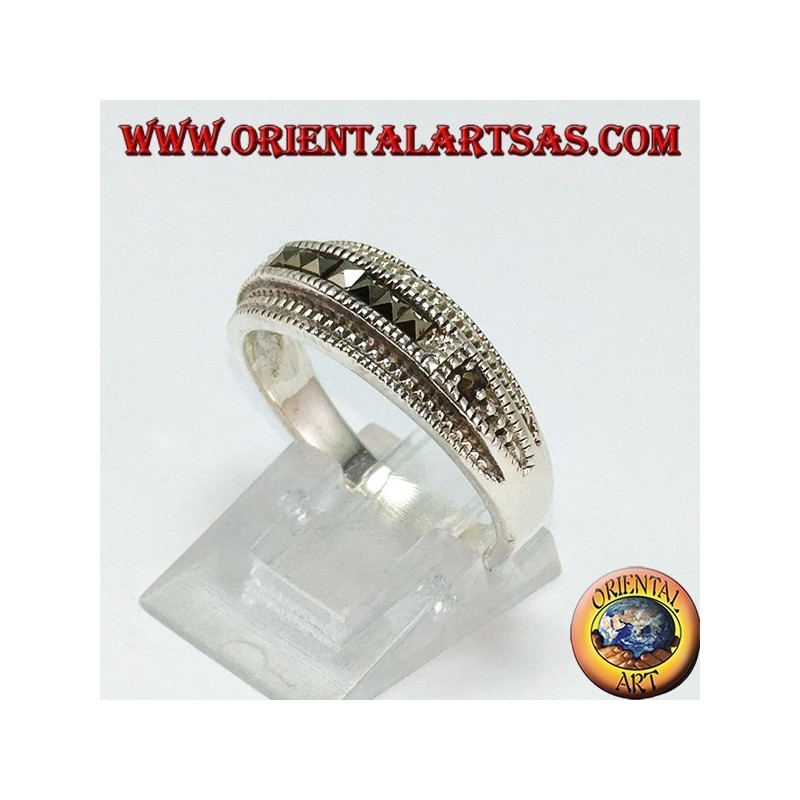 Bague en argent avec sept marcassites carrées (centrale)