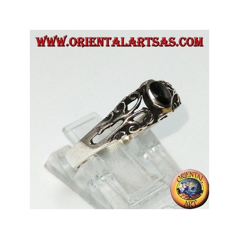 Silver ring with onyx, small with decorations