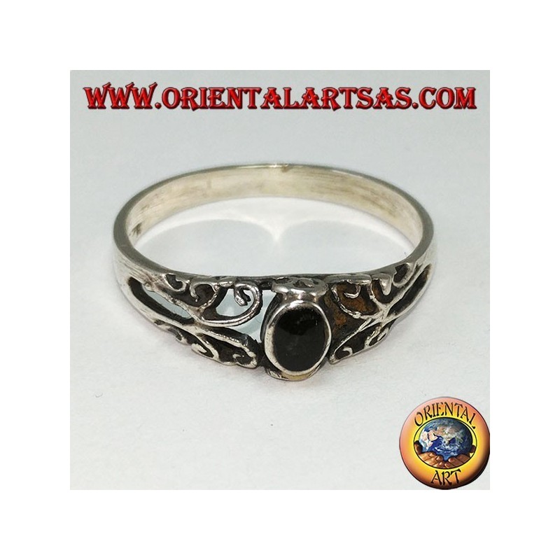 Silberring mit Onyx, klein mit Verzierungen