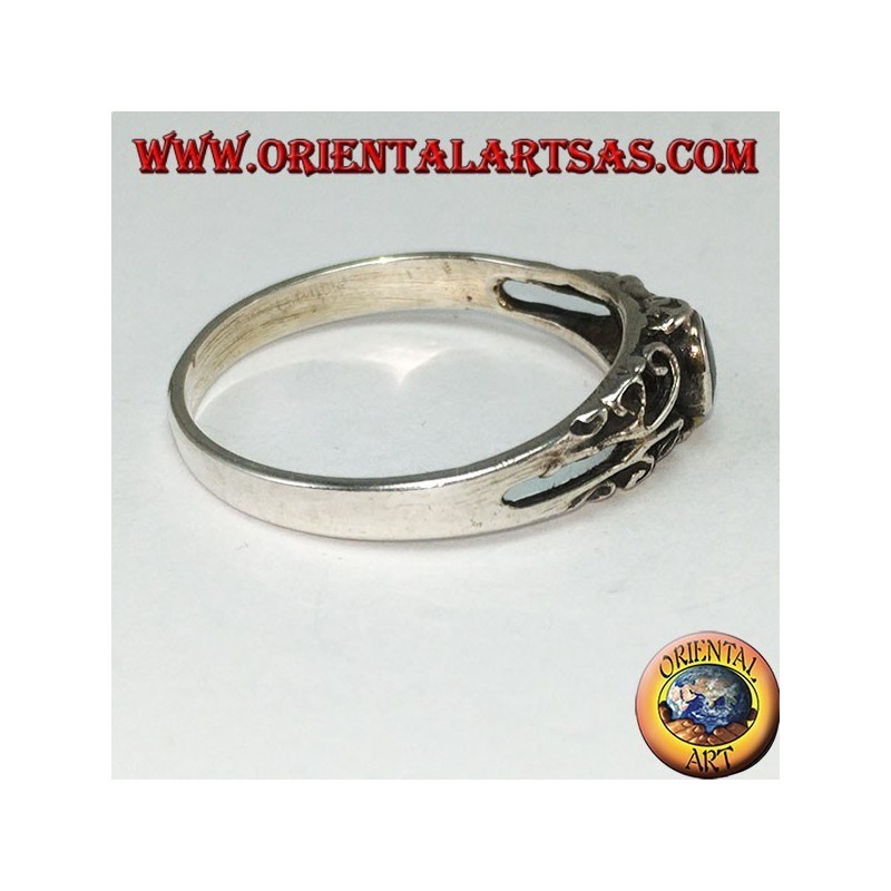 Anillo de plata con ónice, pequeño con decoraciones