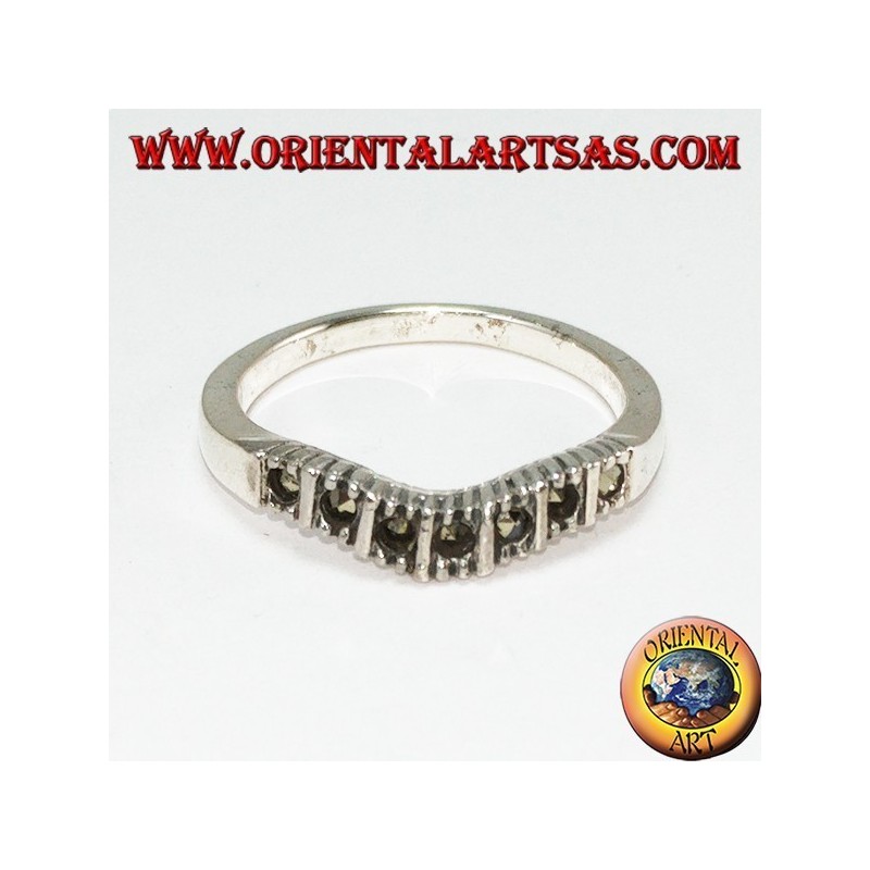 Anillo de plata con marcasita (banda en V)