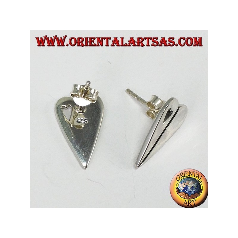 Pendientes de lóbulo de plata en forma de corazón, con un pequeño corazón perforado