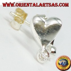 Pendientes de lóbulo de plata con un corazón con un circonio en la punta