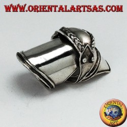 Anillo de armadura de plata medieval con decoraciones trenzadas