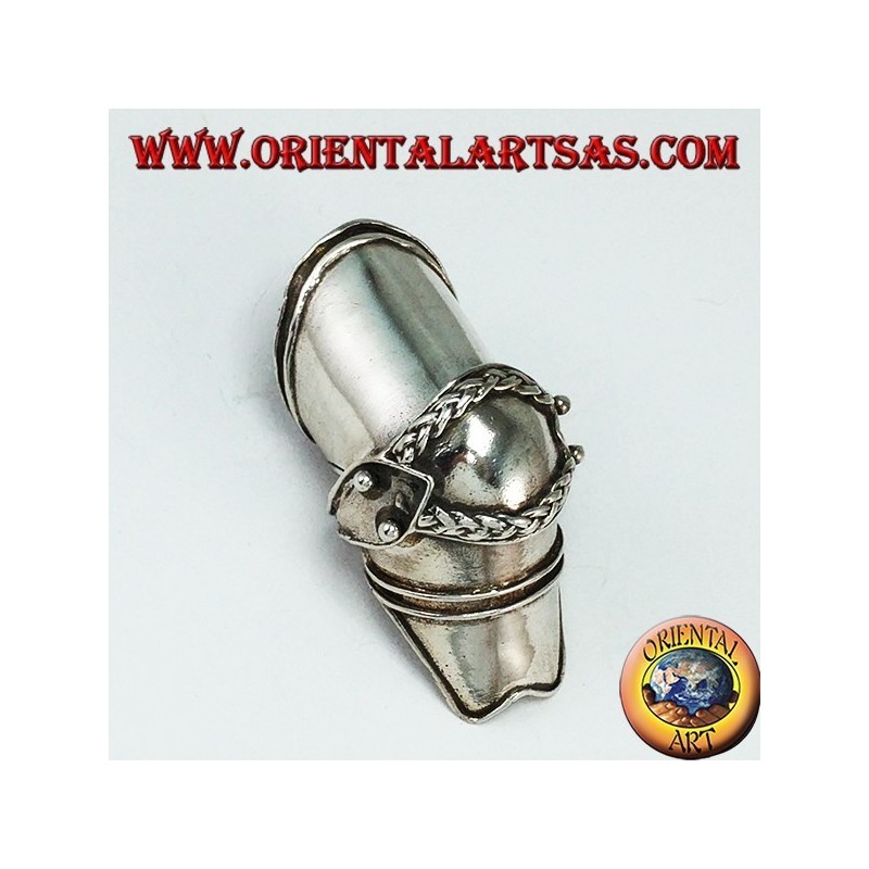 Anillo de armadura de plata medieval con decoraciones trenzadas