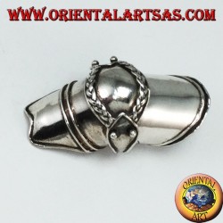 Anillo de armadura de plata medieval con decoraciones trenzadas