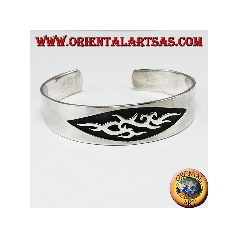 Bracelet rigide en argent 925 avec une sculpture tribale bas relief