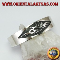 Starres Armband aus 925er Silber mit einem Tribal Relief Relief