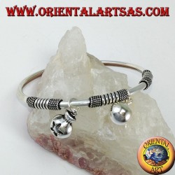 Bracelet rond rigide avec des pendentifs en argent 925