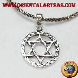 Pendentif en argent avec une étoile à six branches Star of David dans le cercle