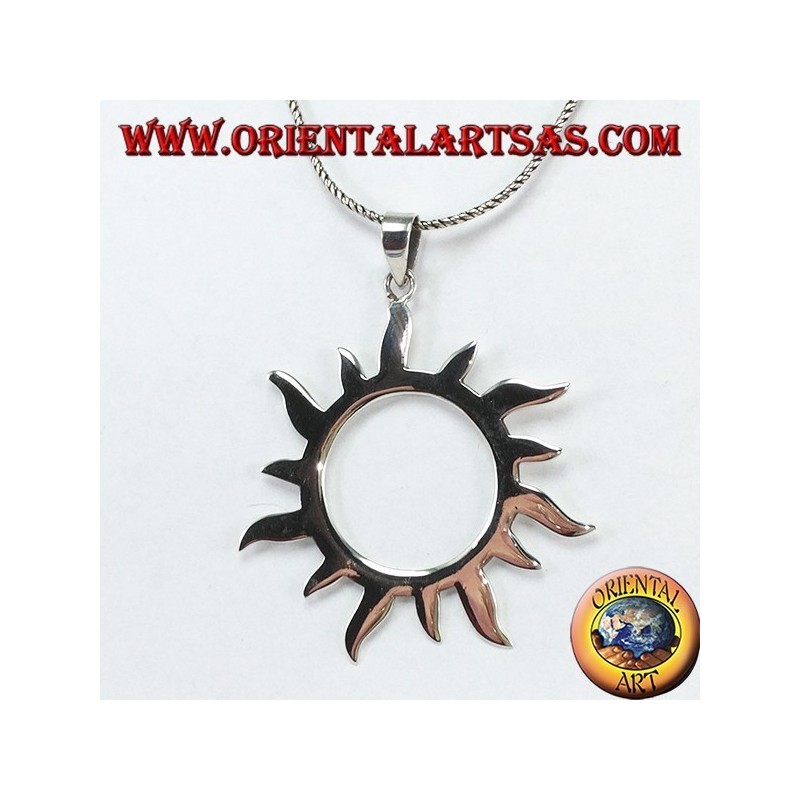 Colgante de plata con rayos de sol
