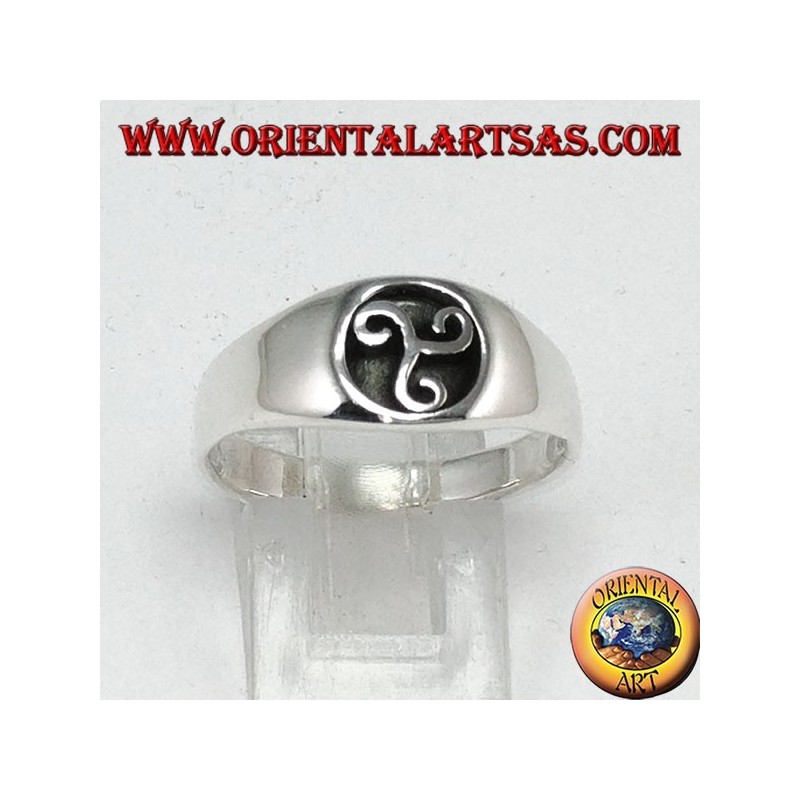 Silver ring with trisele or triskell seal
