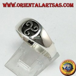 Silver ring with trisele or triskell seal
