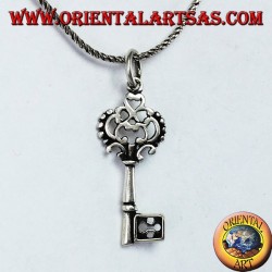 Colgante clave de plata en estilo barroco