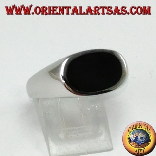 Silberring mit flachem ovalem Onyx, quer montiert
