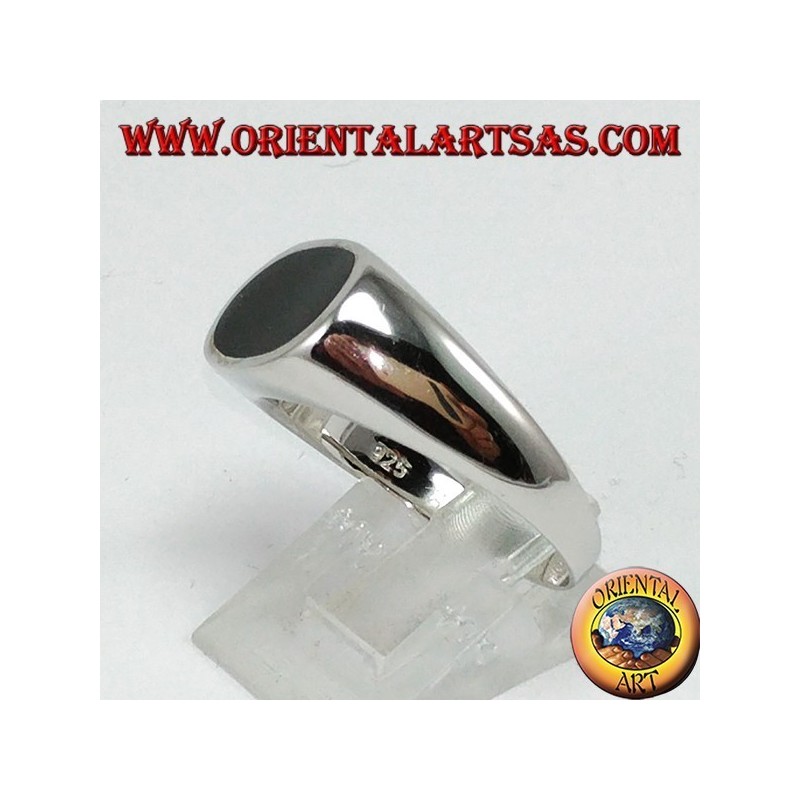 Silberring mit flachem ovalem Onyx, quer montiert