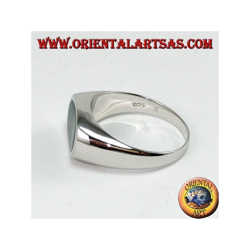 Silberring mit flachem ovalem Onyx, quer montiert
