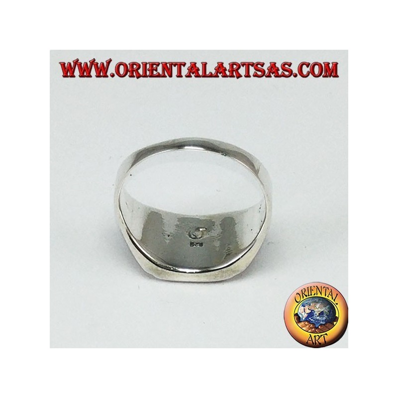 Silberring mit quadratischem Onyx und Gravuren mit drei Stäben an den Seiten