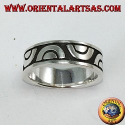 Silver ring inlaid with opposed half-circles