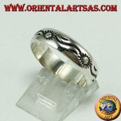 Bague en argent incrustée de soleil et de vagues alternées