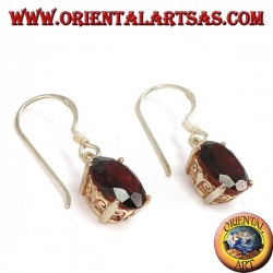 Pendientes de plata hechos a mano con granate oval natural