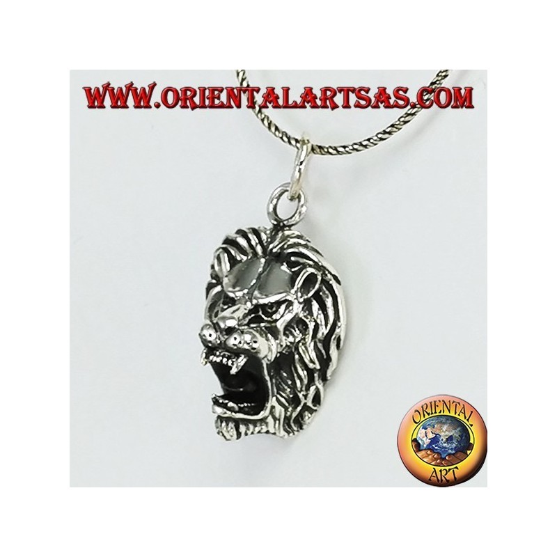 Pendentif en argent avec une tête de lion agressive