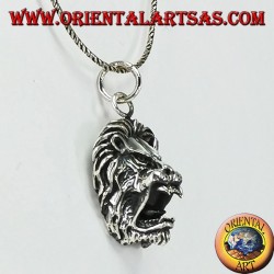 Pendentif en argent avec une tête de lion agressive