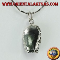 Pendentif en argent avec une tête de lion agressive