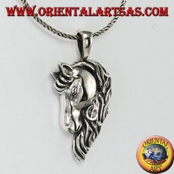 Colgante de plata, cabeza de caballo con una melena gruesa