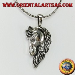 Pendant in silver horse head with a thick mane