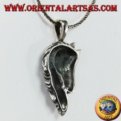 Pendant in silver horse head with a thick mane