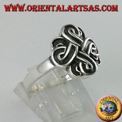 Bague en argent avec le noeud de Saint John ou le noeud de Bowen