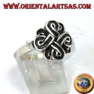 Silberner Ring mit dem Knoten von Saint John oder Bowens Knoten