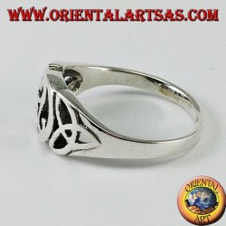 Bague en argent avec triskell central et deux noeuds de tyrone