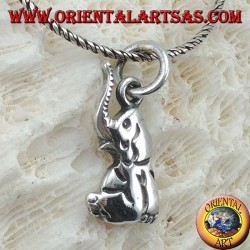 pendentif en argent avec la trompe d'éléphant vers le haut