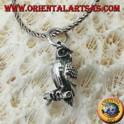 Pendentif en hibou argenté sur la branche tridimensionnelle