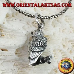 Pendentif en hibou argenté sur la branche tridimensionnelle