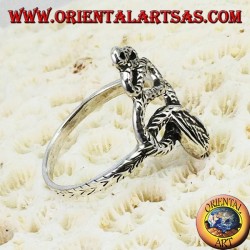 Silberner Ring in Form einer Kobraschlange