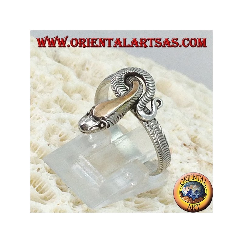 Bague en argent en forme de serpent entier avec une plaque en or au-dessus de la tête
