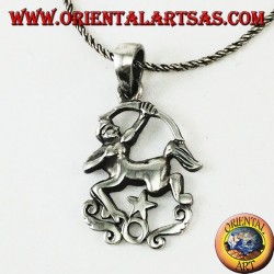 Colgante de plata con un centauro con arco y estrella