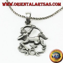 Colgante de plata con un centauro con arco y estrella