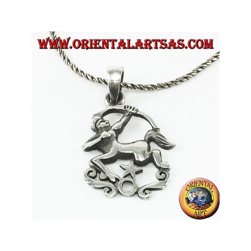 Pendentif en argent représentant un centaure avec un arc et une étoile