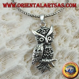 Pendentif en forme de hibou sur la branche d'argent