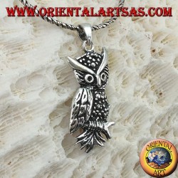 Pendentif en forme de hibou sur la branche d'argent