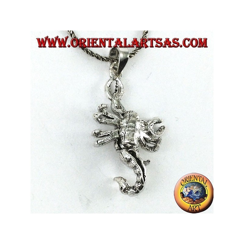 Pendentif Scorpion en argent avec 7 pièces mobiles. tridimensionnel