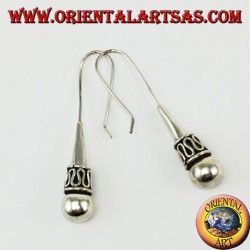 Boucles d'oreilles en argent avec une sphère de style balinais