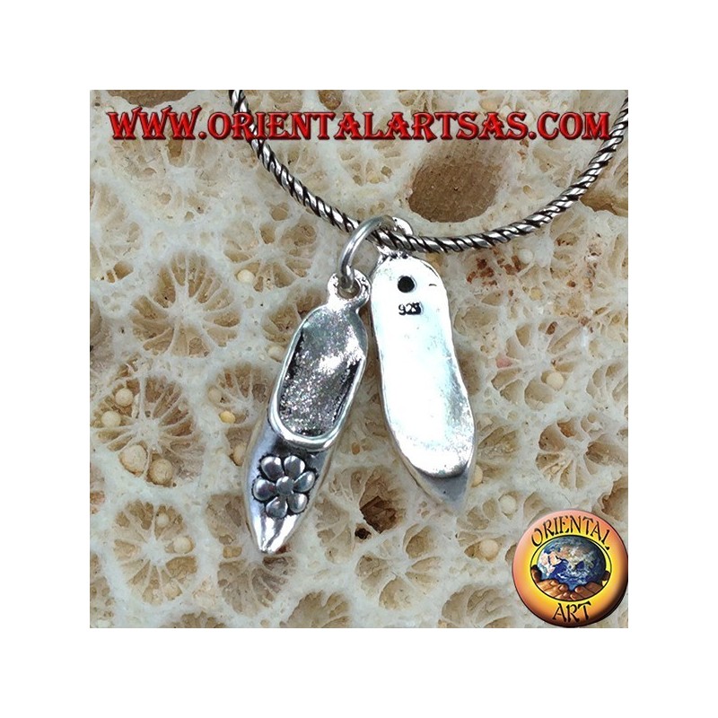 Pendentif en argent paire de chaussures indiennes avec fleur