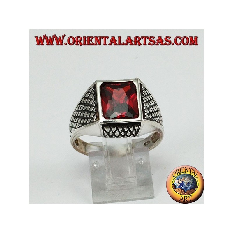 Bague pour homme en argent avec grenat à facettes rectangulaire