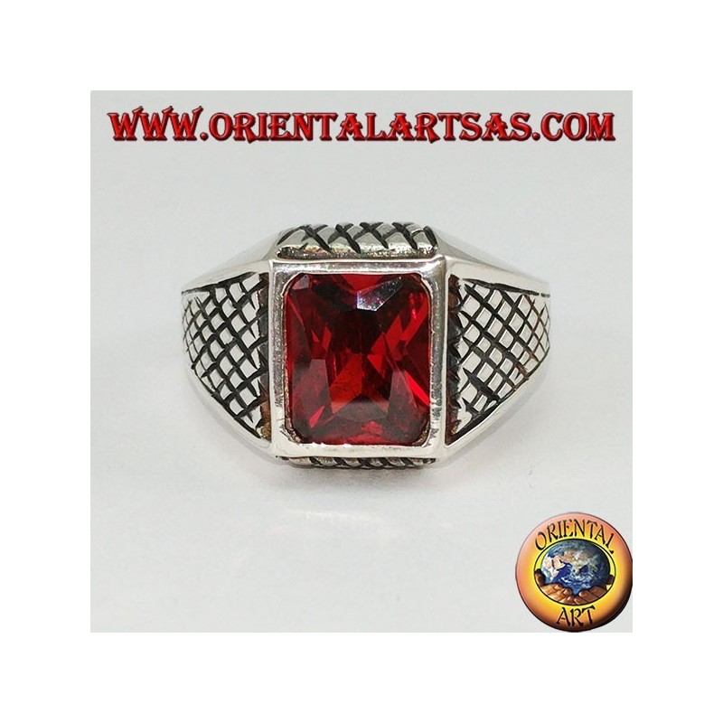 Silberner Herrenring mit rechteckigem facettiertem Granat