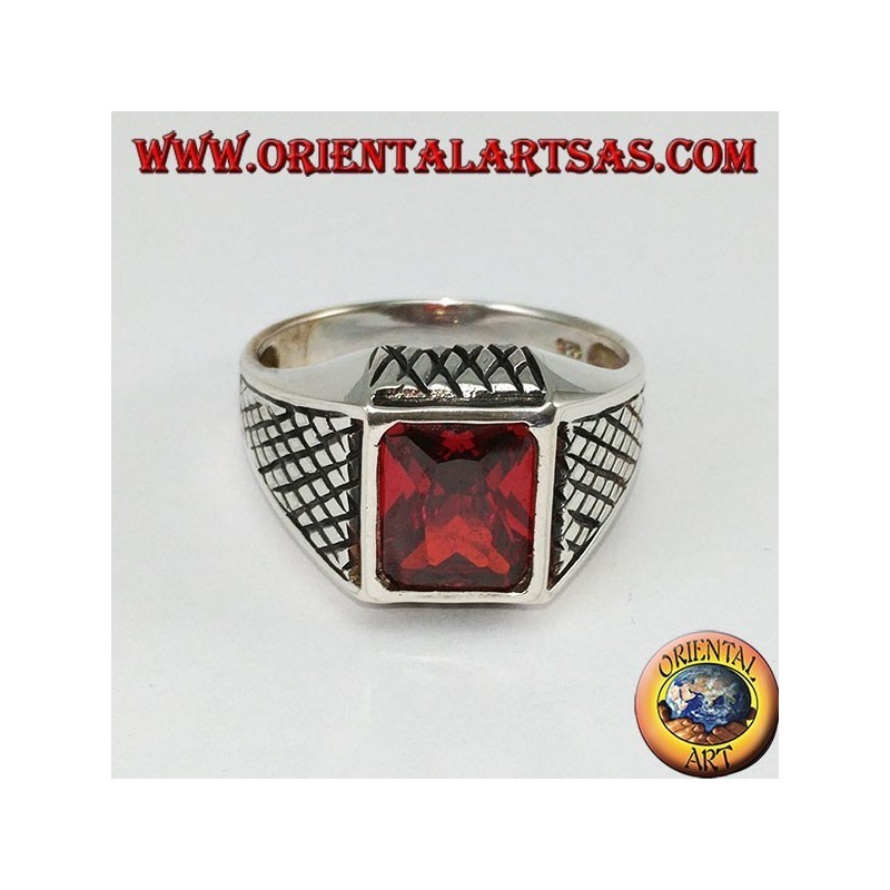 Silberner Herrenring mit rechteckigem facettiertem Granat